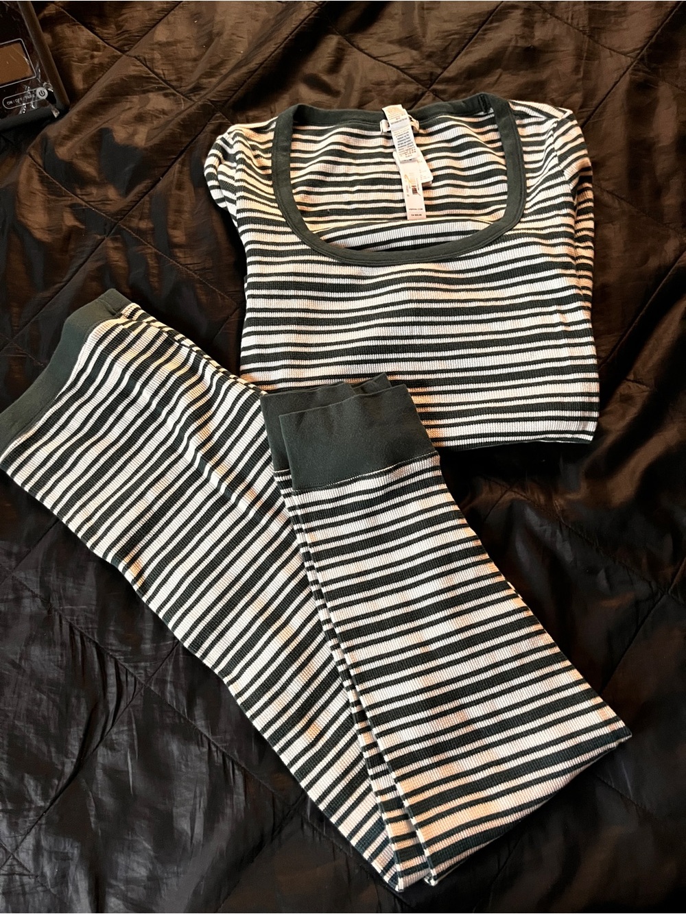 2 piece pajama set 
pink by Victoria’s Secret 
Size L NWT